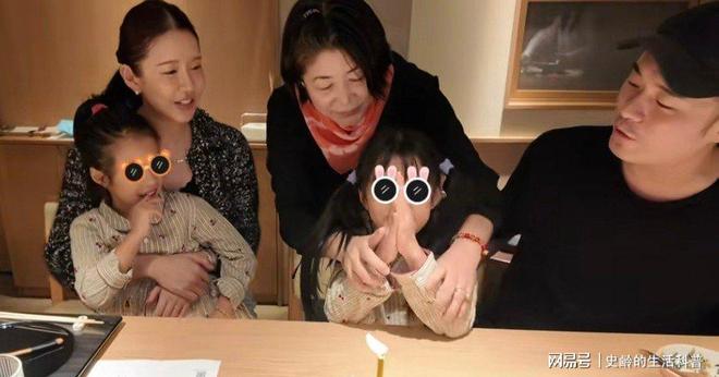 出场撒糖婆婆一脸慈爱五口人超幸福CQ9电子陈赫女儿9岁生日张子萱(图7)