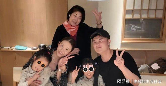 出场撒糖婆婆一脸慈爱五口人超幸福CQ9电子陈赫女儿9岁生日张子萱(图8)