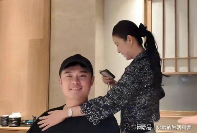 出场撒糖婆婆一脸慈爱五口人超幸福CQ9电子陈赫女儿9岁生日张子萱(图6)