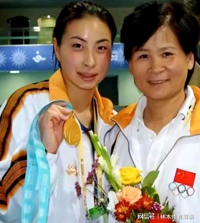 上的笑声：46岁霍启刚给所有人上了一课CQ9电子中国网站豪门不是房产证是饭桌(图3)